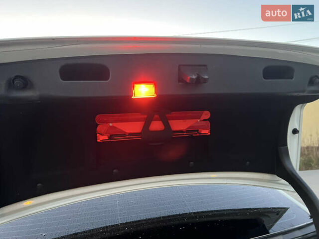 Белый Мерседес Е-Класс, объемом двигателя 2.14 л и пробегом 283 тыс. км за 13900 $, фото 57 на Automoto.ua