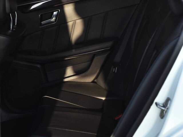 Белый Мерседес Е-Класс, объемом двигателя 2.2 л и пробегом 276 тыс. км за 12200 $, фото 16 на Automoto.ua