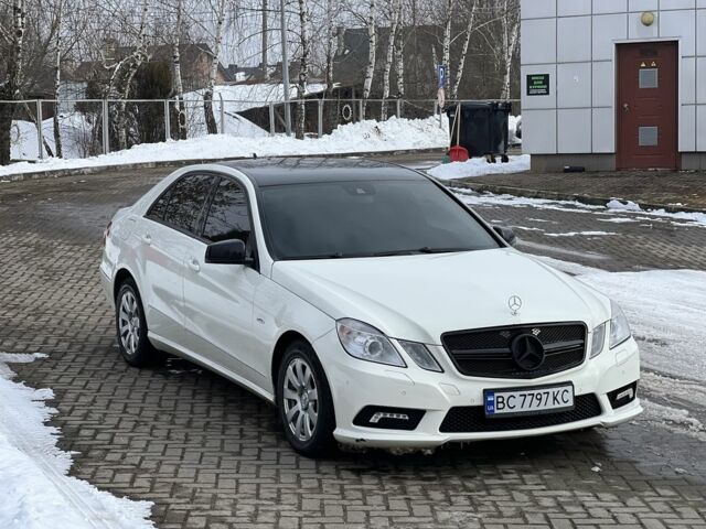 Белый Мерседес Е-Класс, объемом двигателя 3 л и пробегом 294 тыс. км за 13600 $, фото 3 на Automoto.ua