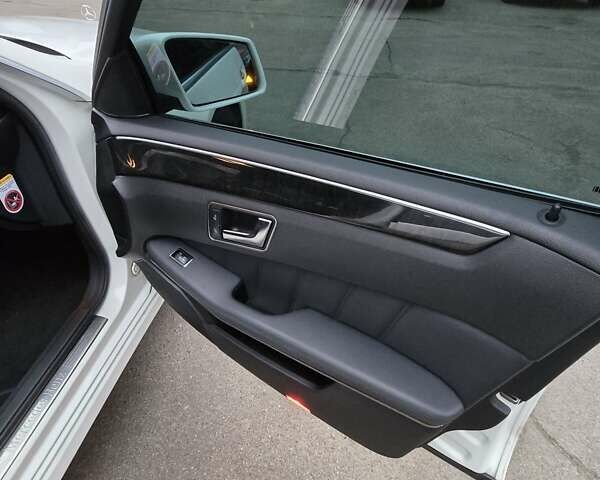 Білий Мерседес Е-Клас, об'ємом двигуна 2.14 л та пробігом 288 тис. км за 10800 $, фото 21 на Automoto.ua