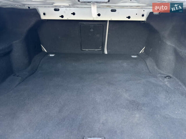 Білий Мерседес Е-Клас, об'ємом двигуна 2.2 л та пробігом 250 тис. км за 10500 $, фото 40 на Automoto.ua