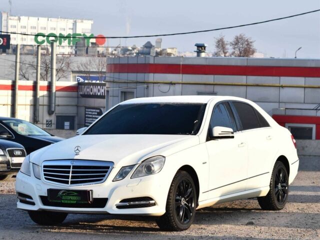 Белый Мерседес Е-Класс, объемом двигателя 2.2 л и пробегом 276 тыс. км за 12200 $, фото 4 на Automoto.ua