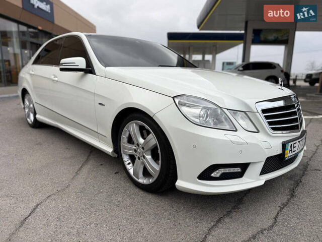 Белый Мерседес Е-Класс, объемом двигателя 1.8 л и пробегом 130 тыс. км за 12999 $, фото 11 на Automoto.ua