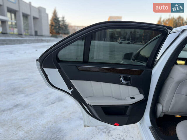 Білий Мерседес Е-Клас, об'ємом двигуна 2.2 л та пробігом 250 тис. км за 10500 $, фото 59 на Automoto.ua