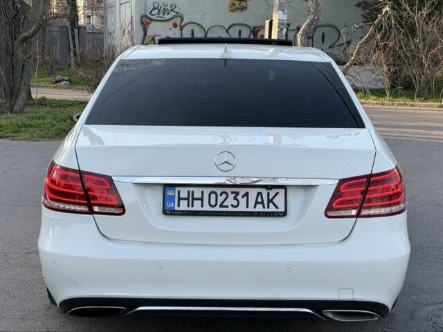 Белый Мерседес Е-Класс, объемом двигателя 2.1 л и пробегом 237 тыс. км за 14700 $, фото 2 на Automoto.ua