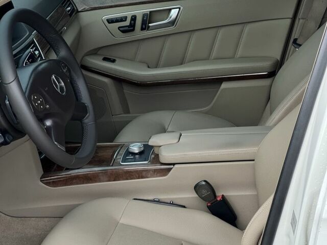 Белый Мерседес Е-Класс, объемом двигателя 3 л и пробегом 294 тыс. км за 13600 $, фото 5 на Automoto.ua