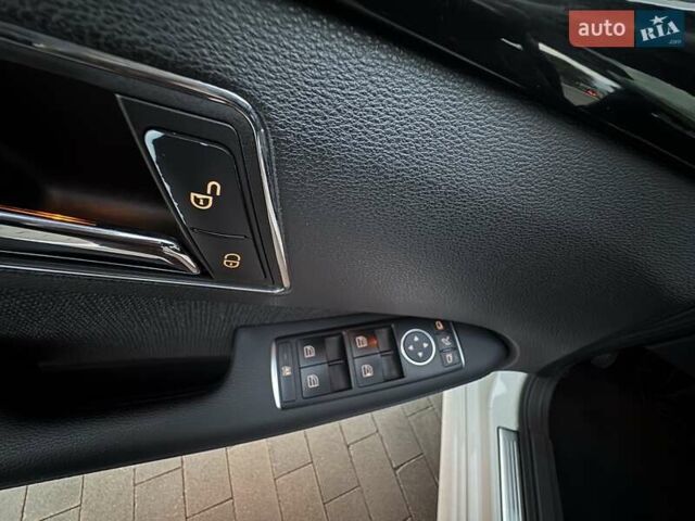 Белый Мерседес Е-Класс, объемом двигателя 2.1 л и пробегом 225 тыс. км за 13700 $, фото 35 на Automoto.ua