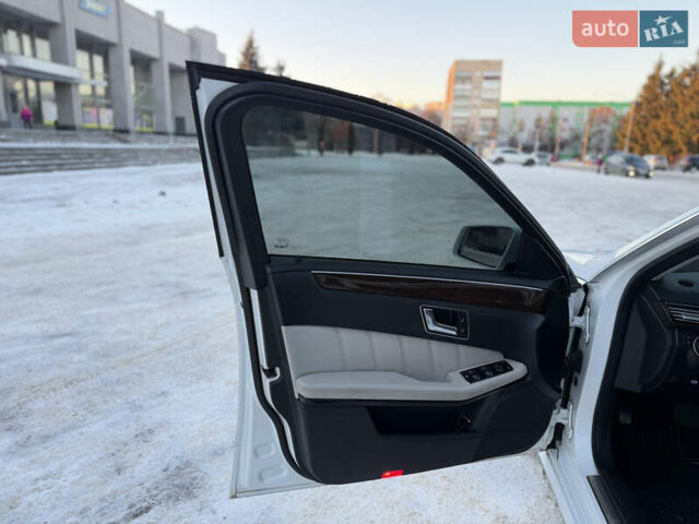 Белый Мерседес Е-Класс, объемом двигателя 2.14 л и пробегом 250 тыс. км за 11350 $, фото 16 на Automoto.ua