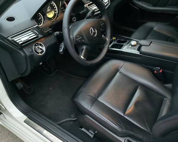 Білий Мерседес Е-Клас, об'ємом двигуна 2.14 л та пробігом 288 тис. км за 10800 $, фото 15 на Automoto.ua