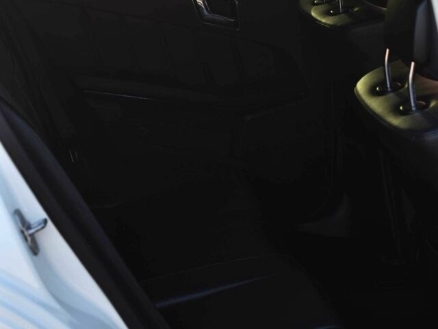 Белый Мерседес Е-Класс, объемом двигателя 2.2 л и пробегом 276 тыс. км за 12200 $, фото 15 на Automoto.ua