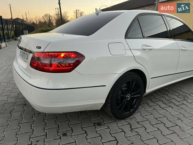 Белый Мерседес Е-Класс, объемом двигателя 2.14 л и пробегом 283 тыс. км за 13900 $, фото 19 на Automoto.ua