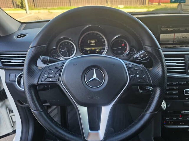 Белый Мерседес Е-Класс, объемом двигателя 2.2 л и пробегом 222 тыс. км за 18500 $, фото 26 на Automoto.ua