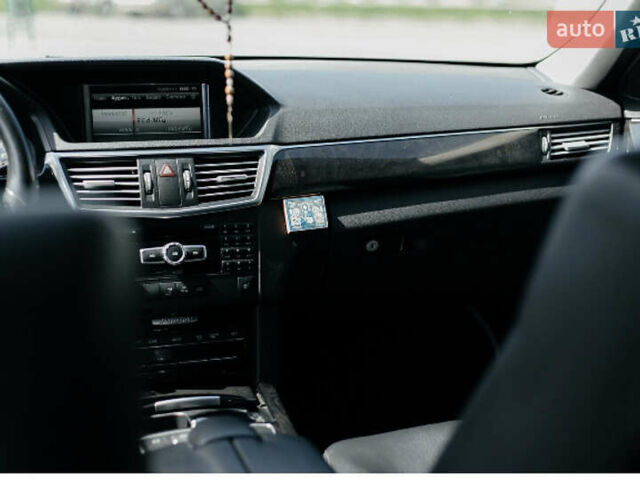 Белый Мерседес Е-Класс, объемом двигателя 2.5 л и пробегом 200 тыс. км за 17500 $, фото 5 на Automoto.ua