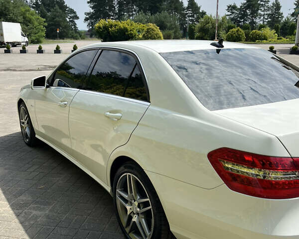 Білий Мерседес Е-Клас, об'ємом двигуна 2.14 л та пробігом 402 тис. км за 13400 $, фото 5 на Automoto.ua