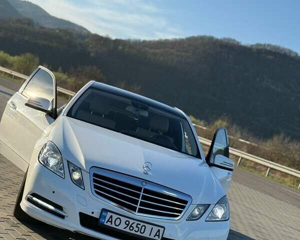 Белый Мерседес Е-Класс, объемом двигателя 2.1 л и пробегом 180 тыс. км за 15200 $, фото 16 на Automoto.ua