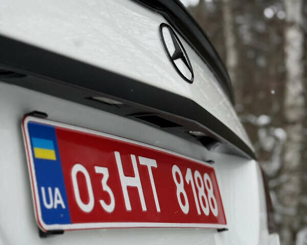 Белый Мерседес Е-Класс, объемом двигателя 2.2 л и пробегом 235 тыс. км за 13000 $, фото 6 на Automoto.ua