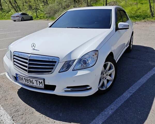 Белый Мерседес Е-Класс, объемом двигателя 2.2 л и пробегом 356 тыс. км за 13700 $, фото 6 на Automoto.ua