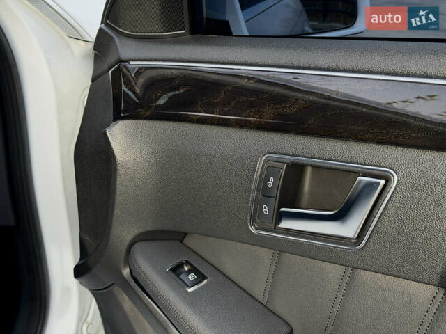 Білий Мерседес Е-Клас, об'ємом двигуна 2.2 л та пробігом 148 тис. км за 17800 $, фото 14 на Automoto.ua