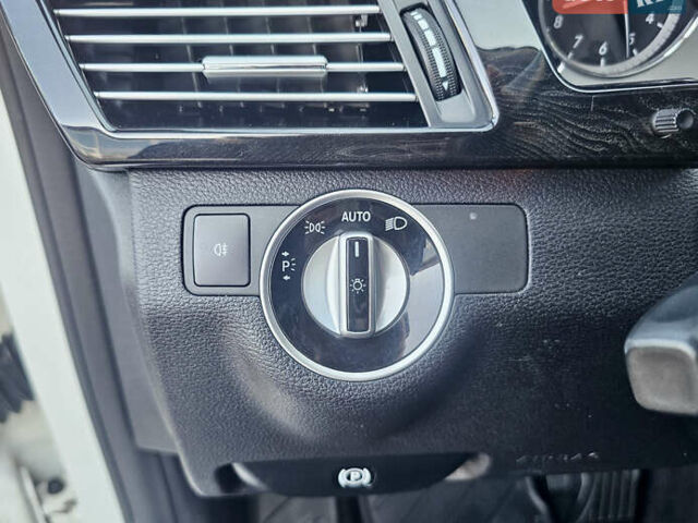 Белый Мерседес Е-Класс, объемом двигателя 2.2 л и пробегом 222 тыс. км за 18500 $, фото 30 на Automoto.ua