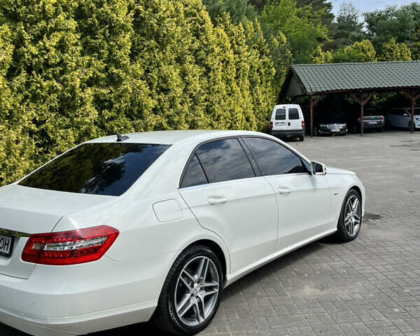 Білий Мерседес Е-Клас, об'ємом двигуна 2.14 л та пробігом 402 тис. км за 13400 $, фото 3 на Automoto.ua