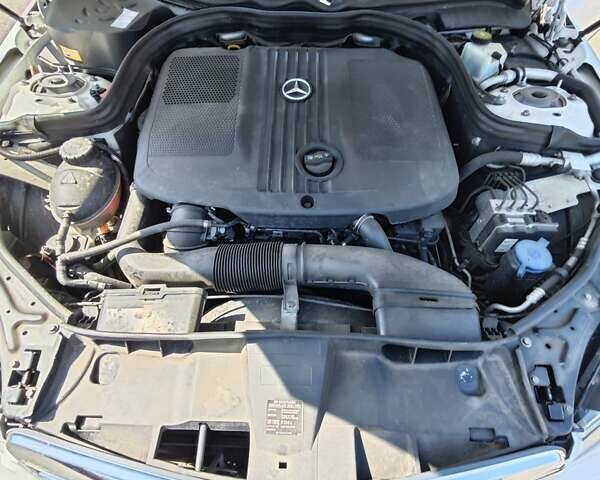 Белый Мерседес Е-Класс, объемом двигателя 2.2 л и пробегом 356 тыс. км за 13700 $, фото 11 на Automoto.ua