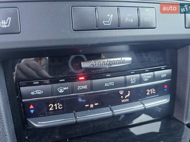 Белый Мерседес Е-Класс, объемом двигателя 2.2 л и пробегом 222 тыс. км за 18500 $, фото 33 на Automoto.ua