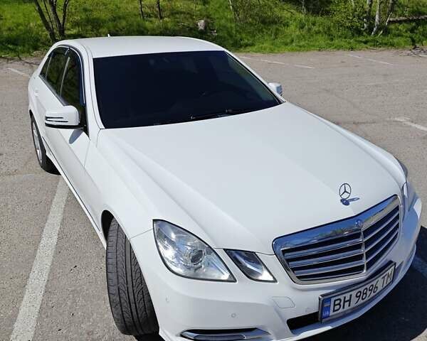 Белый Мерседес Е-Класс, объемом двигателя 2.2 л и пробегом 356 тыс. км за 13700 $, фото 1 на Automoto.ua