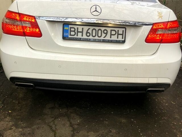Белый Мерседес Е-Класс, объемом двигателя 1.8 л и пробегом 220 тыс. км за 15000 $, фото 2 на Automoto.ua
