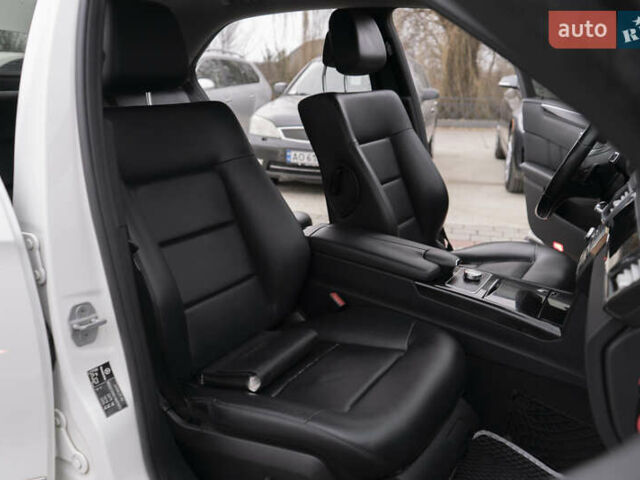 Белый Мерседес Е-Класс, объемом двигателя 2.14 л и пробегом 214 тыс. км за 15300 $, фото 10 на Automoto.ua