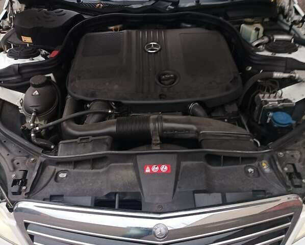 Белый Мерседес Е-Класс, объемом двигателя 2.1 л и пробегом 280 тыс. км за 14500 $, фото 21 на Automoto.ua