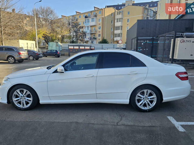 Белый Мерседес Е-Класс, объемом двигателя 2.2 л и пробегом 222 тыс. км за 18500 $, фото 8 на Automoto.ua