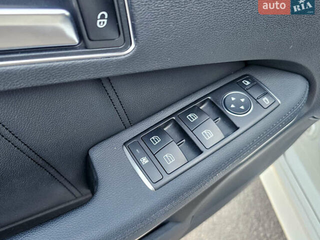 Белый Мерседес Е-Класс, объемом двигателя 2.2 л и пробегом 222 тыс. км за 18500 $, фото 12 на Automoto.ua