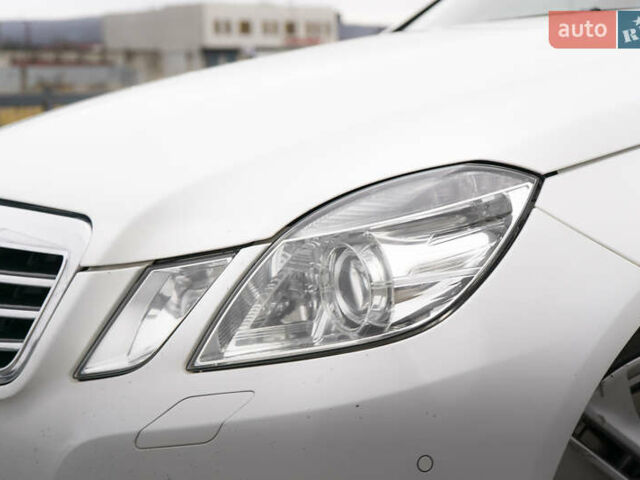 Белый Мерседес Е-Класс, объемом двигателя 2.14 л и пробегом 214 тыс. км за 15300 $, фото 4 на Automoto.ua