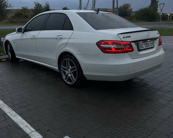 Білий Мерседес Е-Клас, об'ємом двигуна 2.14 л та пробігом 402 тис. км за 13400 $, фото 13 на Automoto.ua