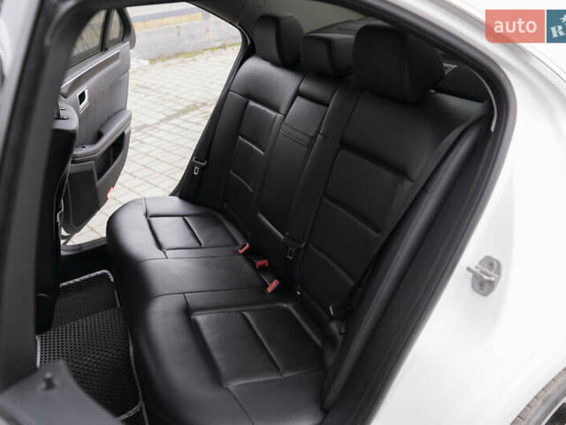 Белый Мерседес Е-Класс, объемом двигателя 2.14 л и пробегом 214 тыс. км за 15300 $, фото 17 на Automoto.ua