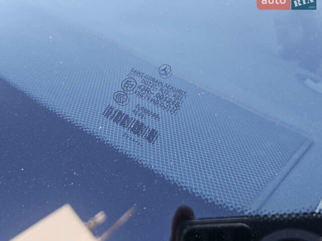 Белый Мерседес Е-Класс, объемом двигателя 2.2 л и пробегом 222 тыс. км за 18500 $, фото 10 на Automoto.ua