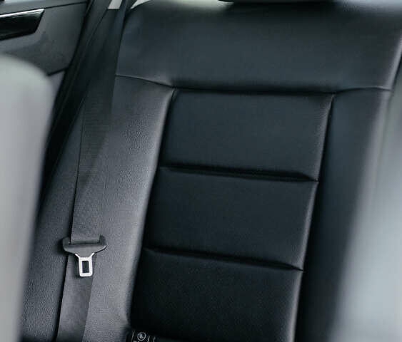 Белый Мерседес Е-Класс, объемом двигателя 2.5 л и пробегом 200 тыс. км за 17500 $, фото 7 на Automoto.ua