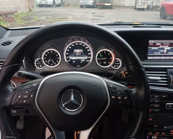 Белый Мерседес Е-Класс, объемом двигателя 2.1 л и пробегом 280 тыс. км за 14500 $, фото 18 на Automoto.ua