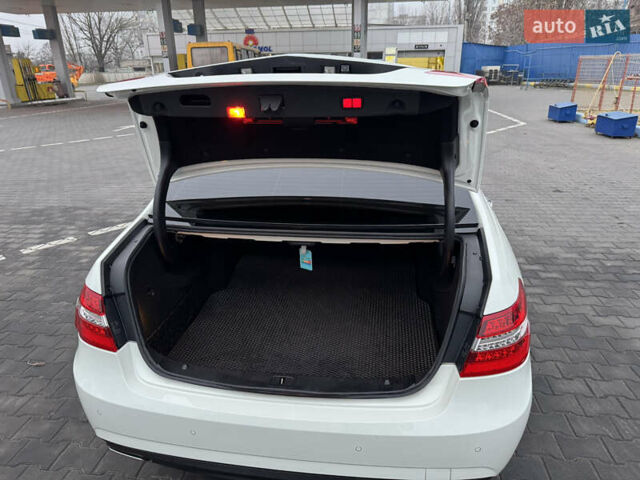 Білий Мерседес Е-Клас, об'ємом двигуна 2.99 л та пробігом 114 тис. км за 19500 $, фото 45 на Automoto.ua