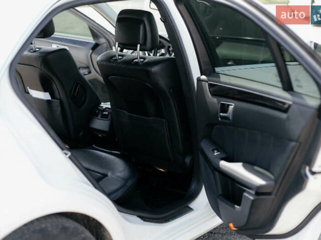 Белый Мерседес Е-Класс, объемом двигателя 2.5 л и пробегом 200 тыс. км за 17500 $, фото 15 на Automoto.ua