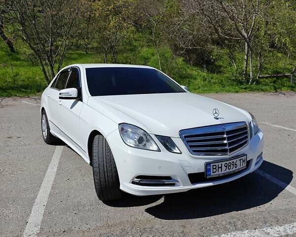 Белый Мерседес Е-Класс, объемом двигателя 2.2 л и пробегом 356 тыс. км за 13700 $, фото 7 на Automoto.ua