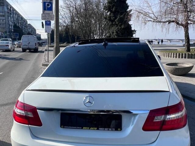 Белый Мерседес Е-Класс, объемом двигателя 3 л и пробегом 296 тыс. км за 12300 $, фото 3 на Automoto.ua