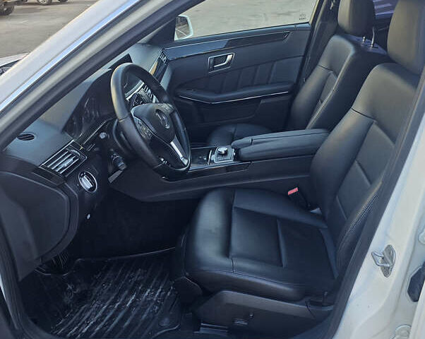 Белый Мерседес Е-Класс, объемом двигателя 2.2 л и пробегом 222 тыс. км за 18500 $, фото 13 на Automoto.ua