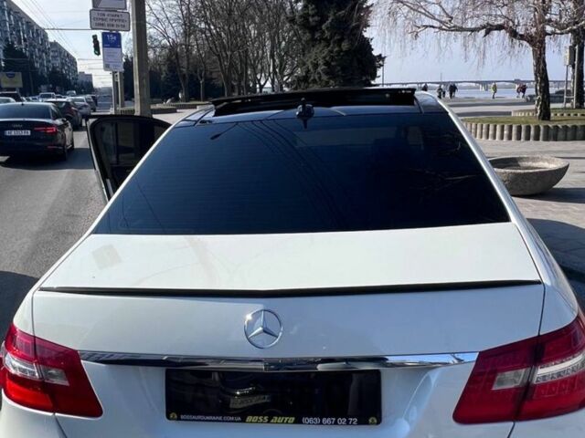 Белый Мерседес Е-Класс, объемом двигателя 3 л и пробегом 296 тыс. км за 12300 $, фото 2 на Automoto.ua