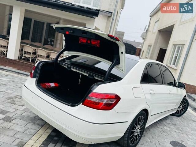 Белый Мерседес Е-Класс, объемом двигателя 2.2 л и пробегом 331 тыс. км за 11700 $, фото 36 на Automoto.ua