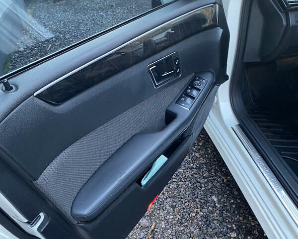 Білий Мерседес Е-Клас, об'ємом двигуна 1.8 л та пробігом 254 тис. км за 13200 $, фото 39 на Automoto.ua