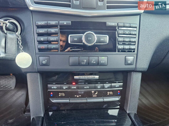 Белый Мерседес Е-Класс, объемом двигателя 2.2 л и пробегом 222 тыс. км за 18500 $, фото 32 на Automoto.ua