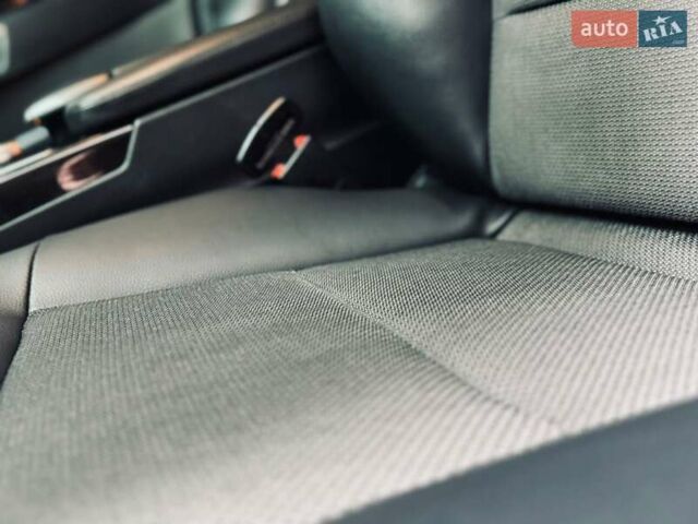 Белый Мерседес Е-Класс, объемом двигателя 2.2 л и пробегом 331 тыс. км за 11700 $, фото 8 на Automoto.ua