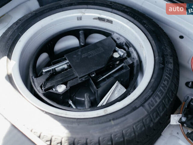 Белый Мерседес Е-Класс, объемом двигателя 2.5 л и пробегом 200 тыс. км за 17500 $, фото 9 на Automoto.ua