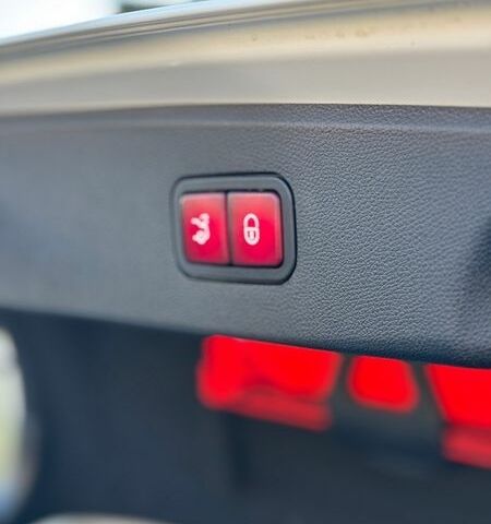 Белый Мерседес Е-Класс, объемом двигателя 2.2 л и пробегом 368 тыс. км за 14400 $, фото 25 на Automoto.ua